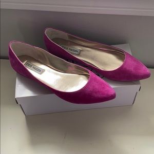 Steve Madden Haanna Fuchsia Suede Flat